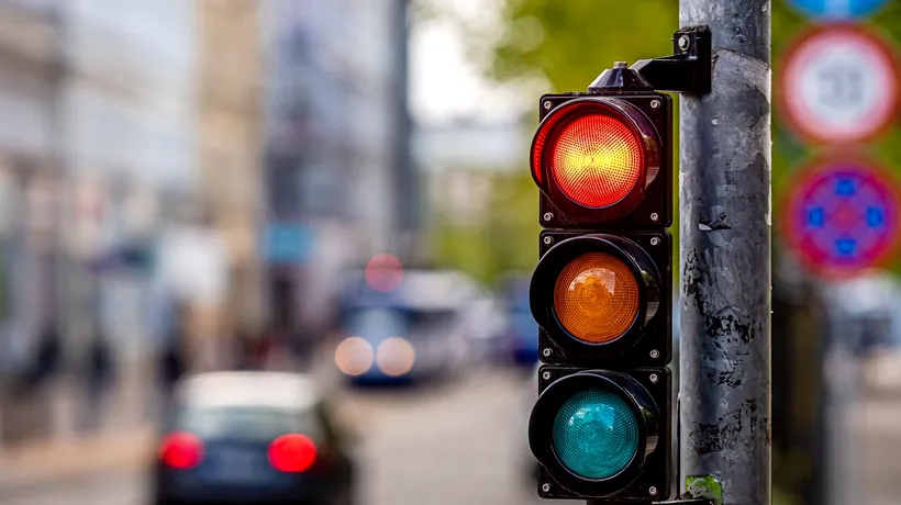 Ce a PĂȚIT un șofer român după ce a trecut pe culoarea roșie a semaforului, pe o stradă din Olanda. Bărbatul crezuse că nu a fost observat