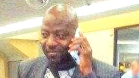 Acest bărbat, fotografiat pe aeroportul din Dallas, a intrat în SUA purtând un VIRUS MORTAL. Imaginea face azi înconjurul lumii 