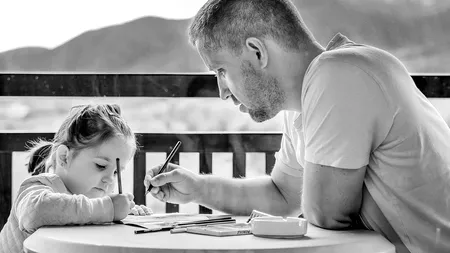 Cum îi influențează pe copii modul în care le vorbim: Comunicarea drept mijloc de dezvoltare a creierului celor mici