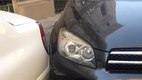 Un șofer a dezlănțuit haosul pe o stradă din Timișoara. După ce a tamponat un Renault cu mașina sa de teren, a făcut asta