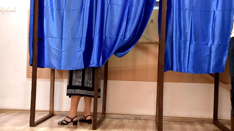 O româncă din Italia, prinsă când făcea POZE în cabina de vot. Ce riscă femeia