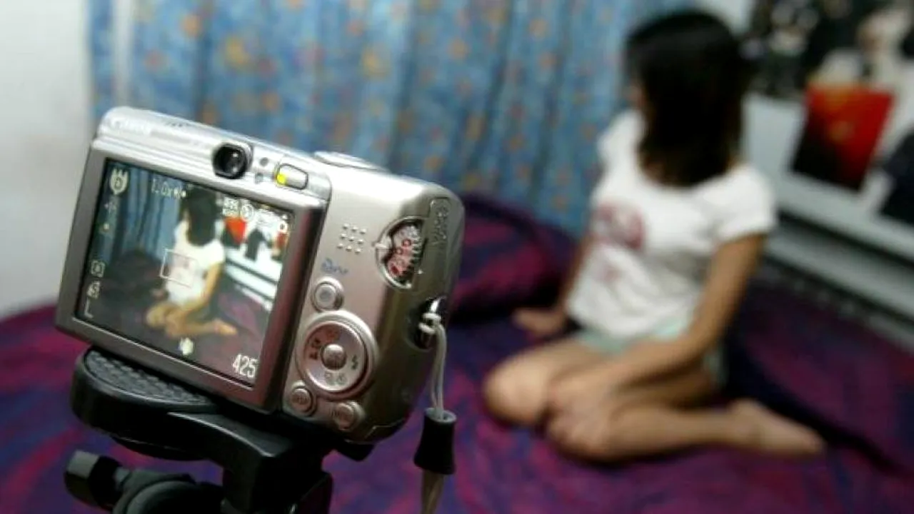 Femeie de 41 de ani din Neamț, șantajată de un tânăr de 19 ani. Aceasta i-a trimis mai multe poze compromițătoare. Poliția a intervenit rapid