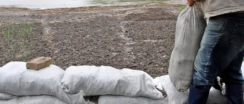 Autoritățile iau în calcul evacuarea parțială a apei din barajul de la Paltinu, aproape plin