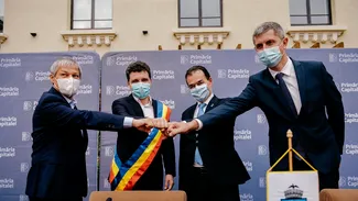 Tensiuni și priviri de gheață în spatele camerelor de luat vederi la depunerea jurământului / Nicușor Dan a redus la minimum interacțiunile cu liderii USR și PLUS, Dacian Cioloș și Dan Barna / Clotilde Armand a primit cu răceală felicitările lui Barna