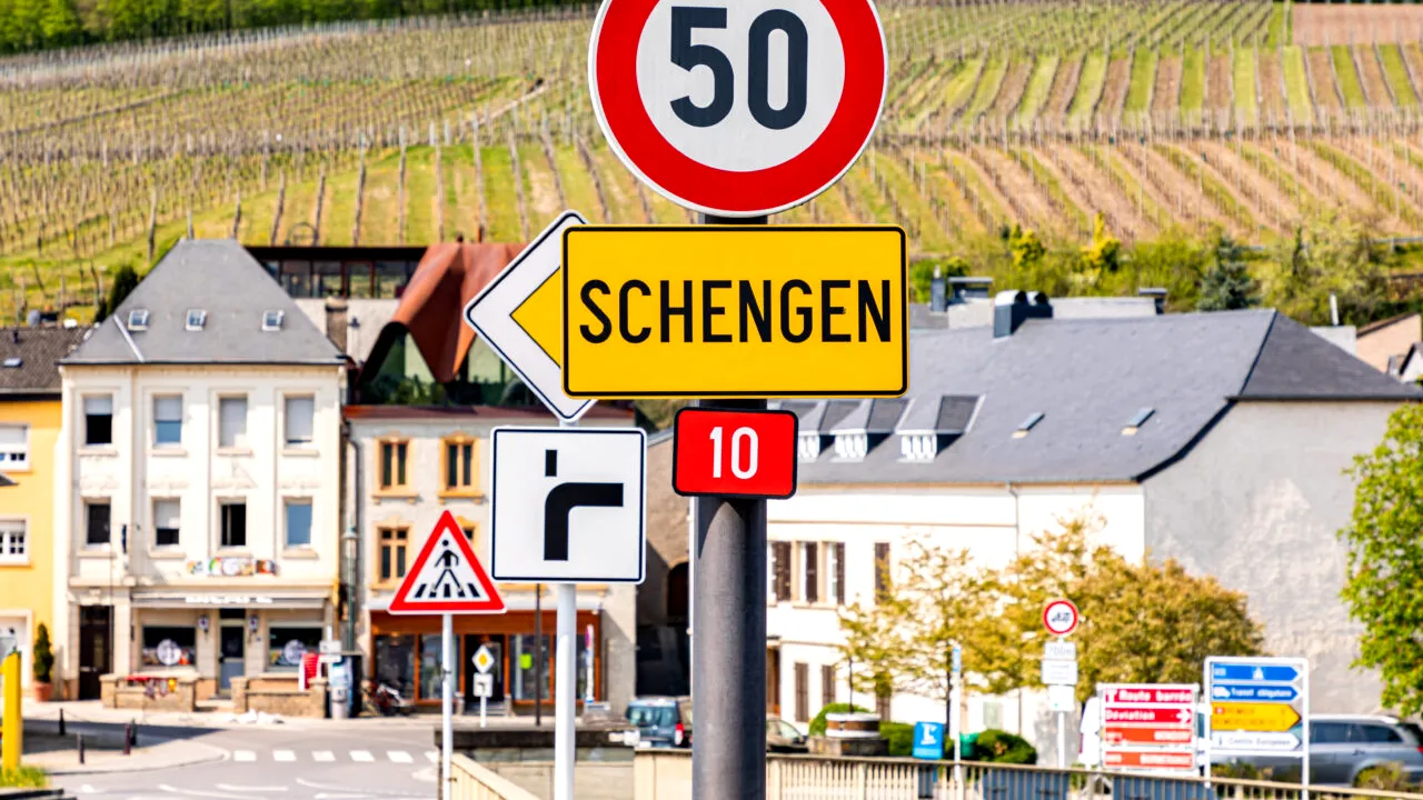 Ultimele zile înainte de decizia privind aderarea României la Spațiul Schengen. Agenda oficială a Consiliului JAI și scenariile vehiculate