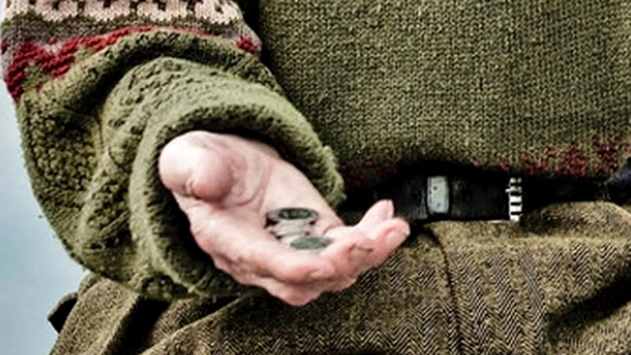 Membri ai unei grupări care a câștigat 100.000 euro din cerșit, reținuți. Printre suspecți sunt și doi preoți