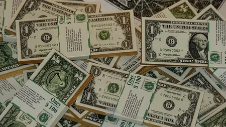 Cât câștigă un corporatist din România. Cu cât este mai mic salariul față de cel din alte state europene