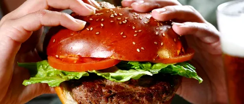 STUDIU. Mâncarea de tip fast food afectează ficatul la fel ca virusul hepatic