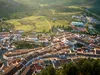 Satul sublim cu cel mai mic nume din Europa. Are mai puțin de 900 de locuitori și atrage vizitatorii pe bandă rulantă