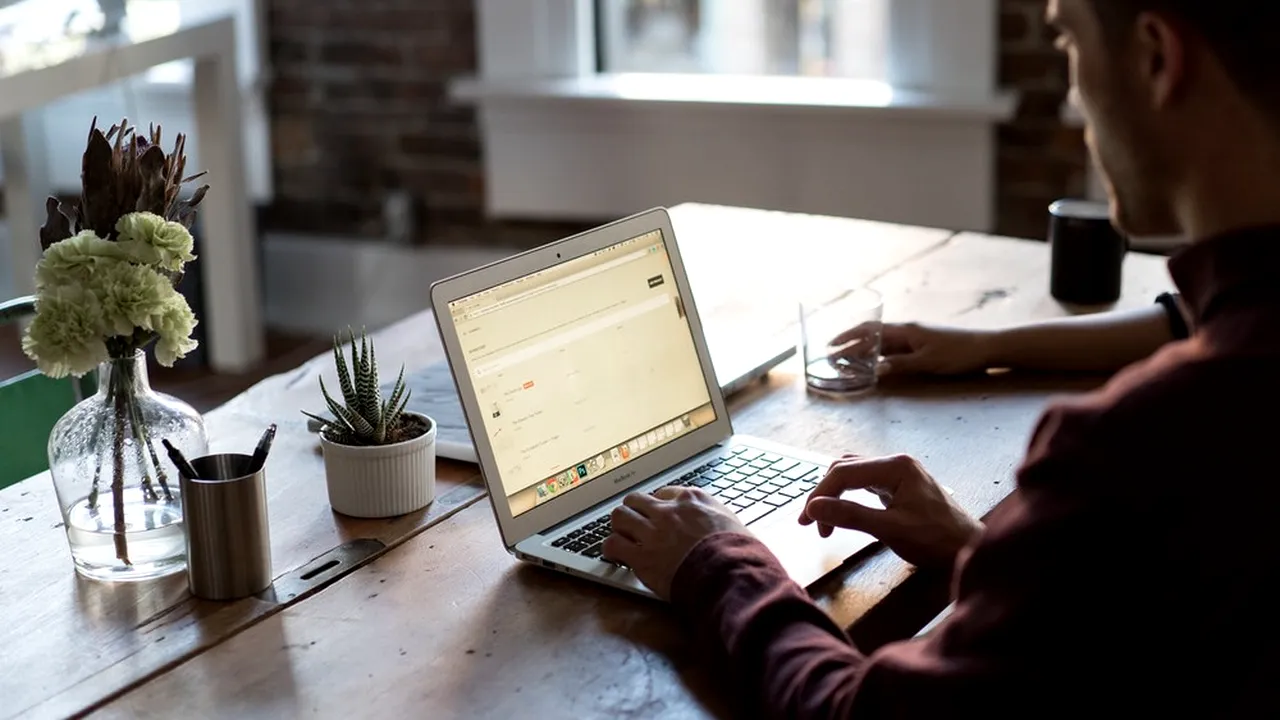 Barurile, restaurantele și autoritățile publice ar putea fi obligate să ofere internet gratuit