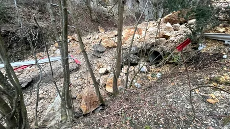 Alunecare de teren în Brașov. Pietrele lui Solomon au luat-o la vale, iar zona a devenit tot mai instabilă