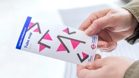 O lucrare a artistei Geta Brătescu, pe coperta hărții metroului din Londra