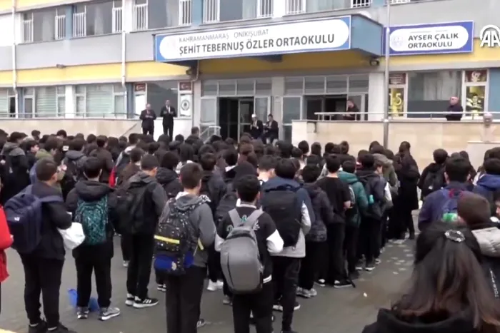 În Kahramanmaraş, locul unde s-a petrecut tragicul incident, unele școli și-au început ziua cu rugăciuni - Foto: X/@samiltayyar27