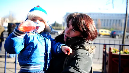 Senatorii din Comisia de muncă propun indexarea, începând cu 2014, a alocației de stat pentru copii. Cât ar trebui să primească în plus un copil