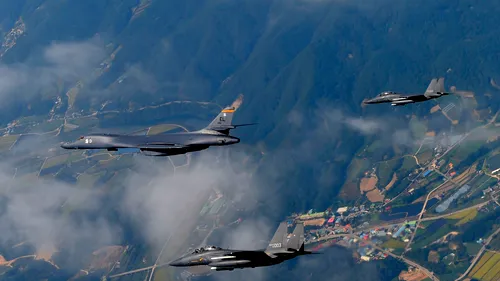 Panică la Phenian: Bombardiere americane s-au apropiat periculos de spațiul aerian nord-coreean. KCNA anunță că se pregătește un atac