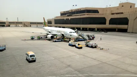 Alertă în Arabia Saudită. Mai multe persoane au fost rănite, în urma unui atac asupra aeroportului „King Khalid” din Riad. Zborurile au fost fie redirecționate, fie anulate. Cine ar fi în spatele loviturii
