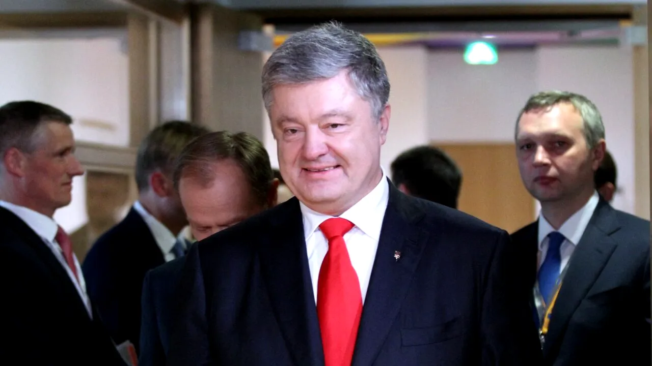 Fostul președinte al Ucrainei, Petro Poroșenko, investigat pentru acuzații de trădare, a fost lăsat să plece din țară