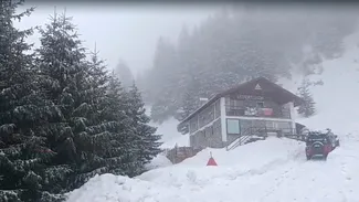 Din cauza zăpezii, pe Transfăgărăşan nu se mai poate urca de la km 104