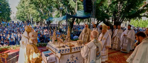 Peste 20.000 de credincioși au venit la Târgoviște la Sărbătoarea Sfântului Ierarh Nifon, Pariarhul Constantinopolului și Mitropolitul Ţării Româneşti