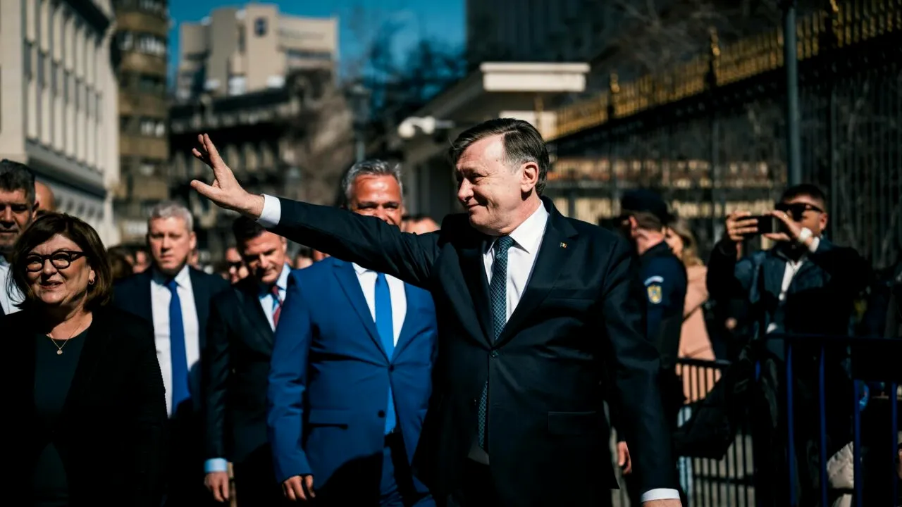 UPDATE: CCR respinge cu unanimitate contestația împotriva candidaturii lui Crin Antonescu