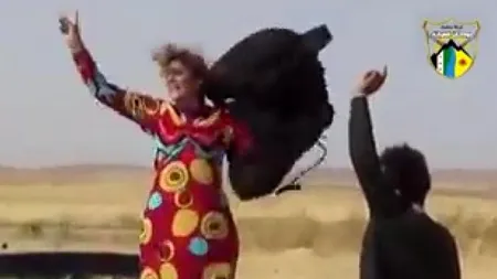 Imaginile libertății. Gestul impresionant al femeilor care se dezbracă de burka și o aruncă