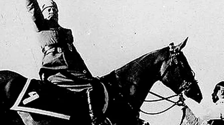 DETALIUL CARE ÎL JENA. Ce a ordonat Mussolini să se TAIE din această fotografie