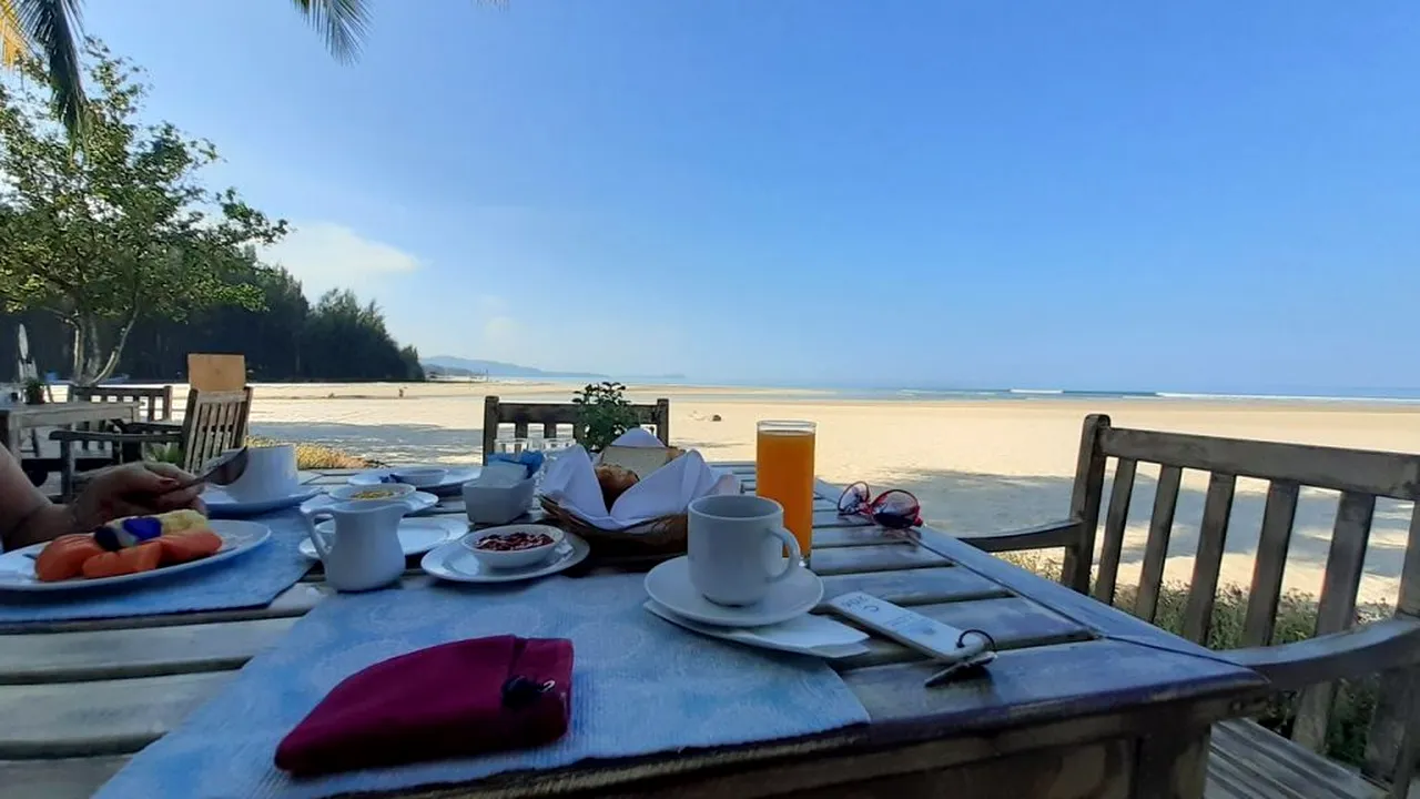 AMENDĂ. Cunoscut politician, și-a serbat soția pe malul mării, la Eforie, și a pus VIDEO pe Facebook! Reacția Poliției Române