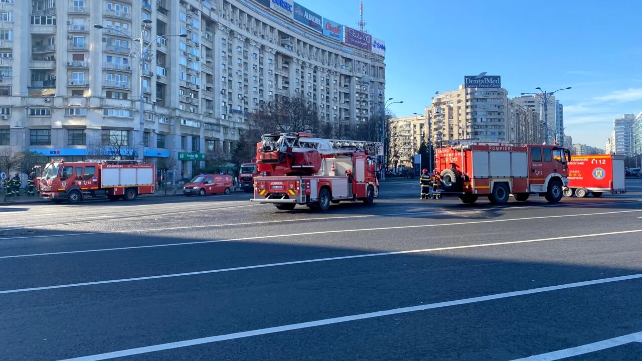 UPDATE: VIDEO - Amenințare cu bombă în centrul Capitalei: Poliția și Brigada Antitero, intervenție de amploare la stația de metrou Victoriei / Alerta s-a dovedit a fi falsă