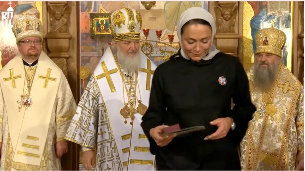 FOTO | Mâna dreapta a lui Vladimir Putin trăiește o viață dublă. Cine e Svetlana, amanta lui Serghei Lavrov