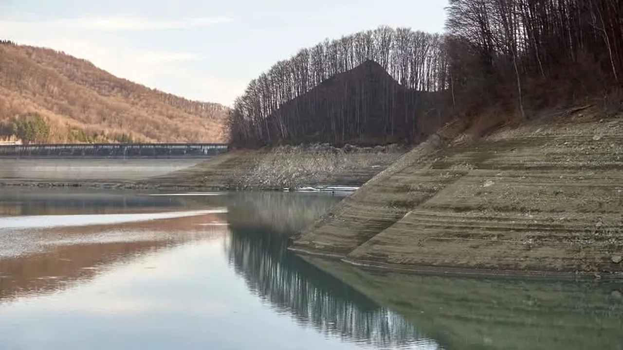 Rezervele de apă din lacurile de acumulare, la jumătate. Ploile de primăvară prognozate pot remedia situația