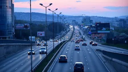Indicatoare noi pe autostrăzi și drumuri expres: „Cele mai multe ACCIDENTE se produc pe fondul nerespectării acestei reguli”