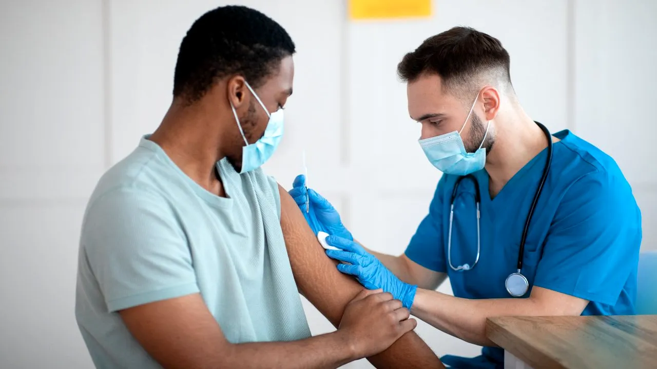 Campania de vaccinare anti-COVID-19. Aproximativ 24.000 de persoane s-au imunizat în ultimele 24 de ore: Doar 9.800 și-au făcut prima doză