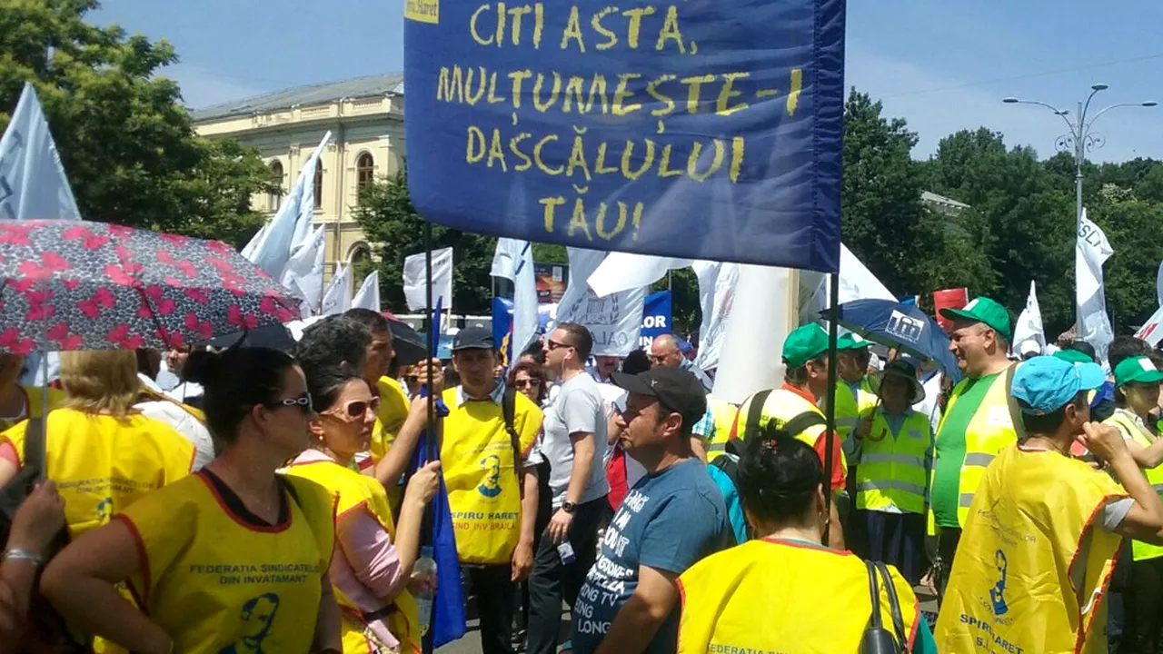 Circa 9.000 de profesori au ieșit în stradă