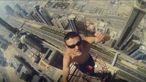 Selfie-uri ucigașe: Zece fotografii făcute fix înainte ca protagoniștii să moară