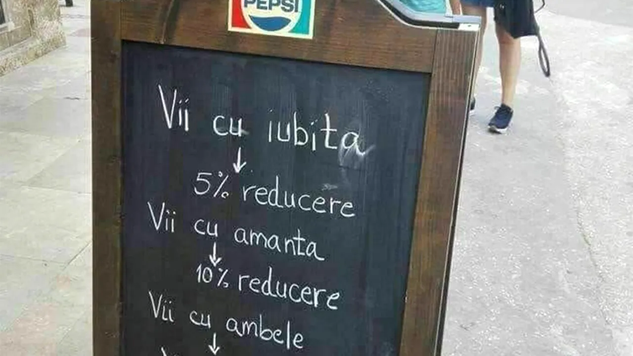 Anunțul VIRAL scris cu cretă de proprietarul unui local din România: „Vii cu soția - 5% reducere. Vii cu amanta...”