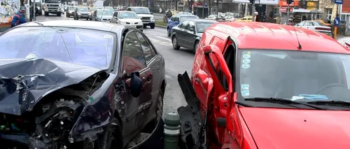 Accident în lanț în zona unui complex comercial din Târgu Mureș, provocat de un șofer beat