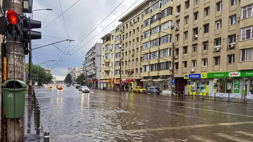 VIDEO. Inundații în București, după precipitațiile abundente de vineri seară