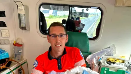 Intervenție specială pentru un echipaj medical din Dâmbovița. Un bebeluș s-a NĂSCUT chiar pe targa din autospecială