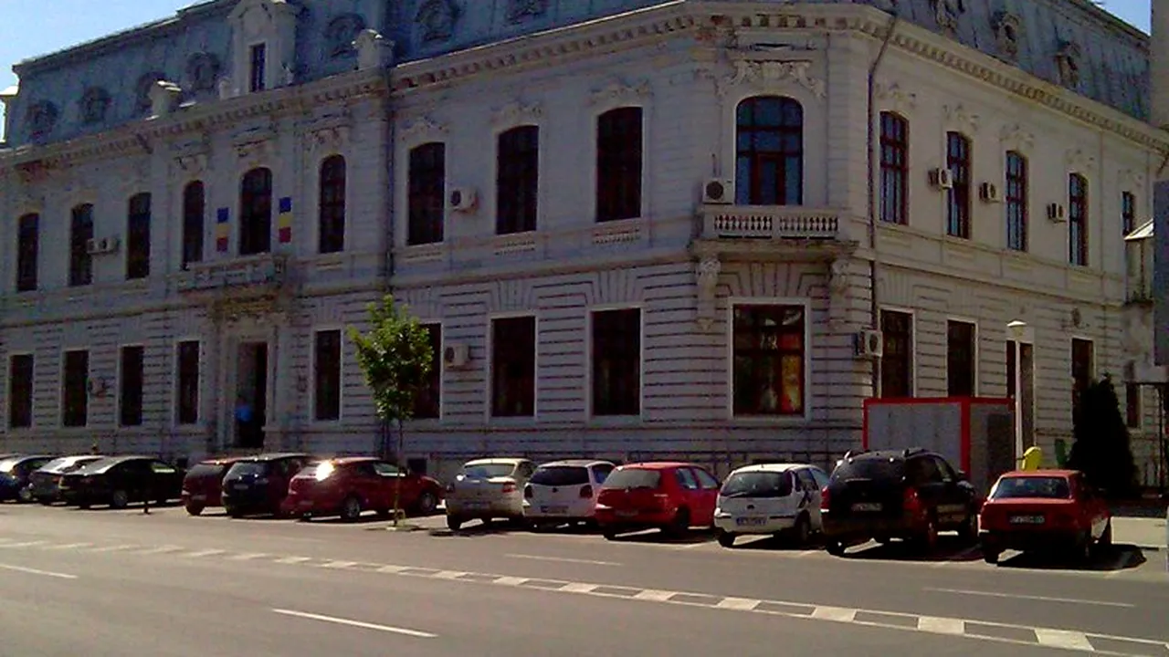 Procuror de la PJ Craiova, deferit justiției pentru că a anunțat o persoană că este interceptată