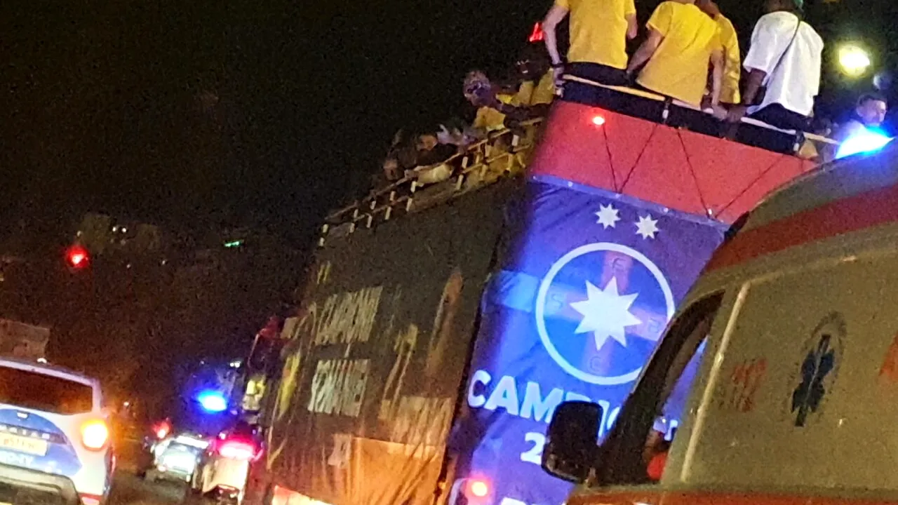 FCSB s-a plimbat cu AUTOCARUL prin centrul Capitalei! 55.000 de oameni au fost prezenți pe stadion la decernarea titlului. (FOTO&VIDEO)