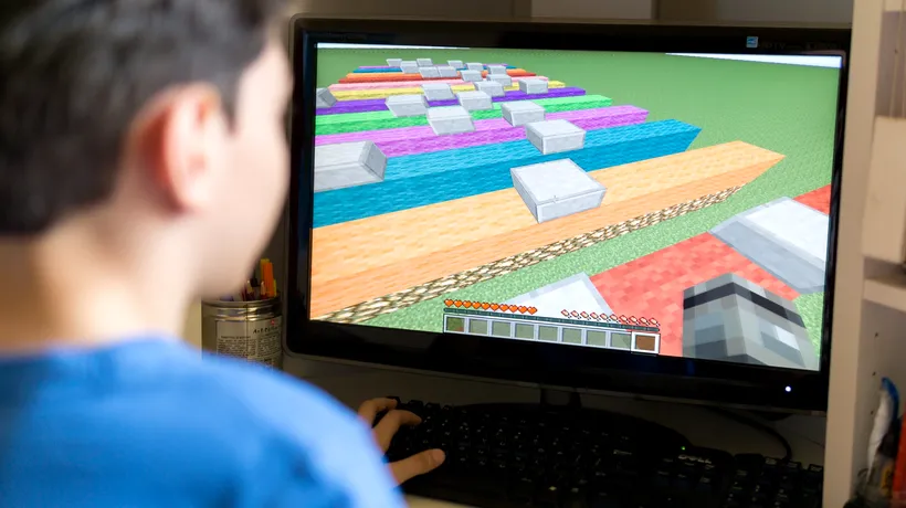 Jocurile video gen Minecraft, Roblox sau Fortnite, posibile capcane pentru copii. Care sunt pericolele care îi pândesc online