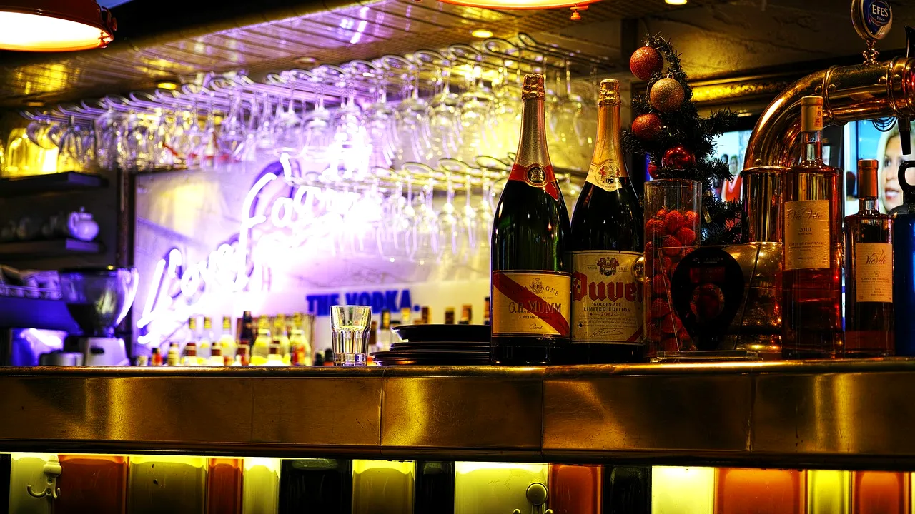 Un britanic, condamnat la 10 ani de ÎNCHISOARE pentru că a plătit cu bani falşi într-un club de noapte din Maroc