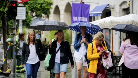 Ploile torențiale pun capăt distracției în Capitală: Evenimentele „Străzi deschise” și „Simfonia Apei” au fost anulate pentru ziua de DUMINICĂ