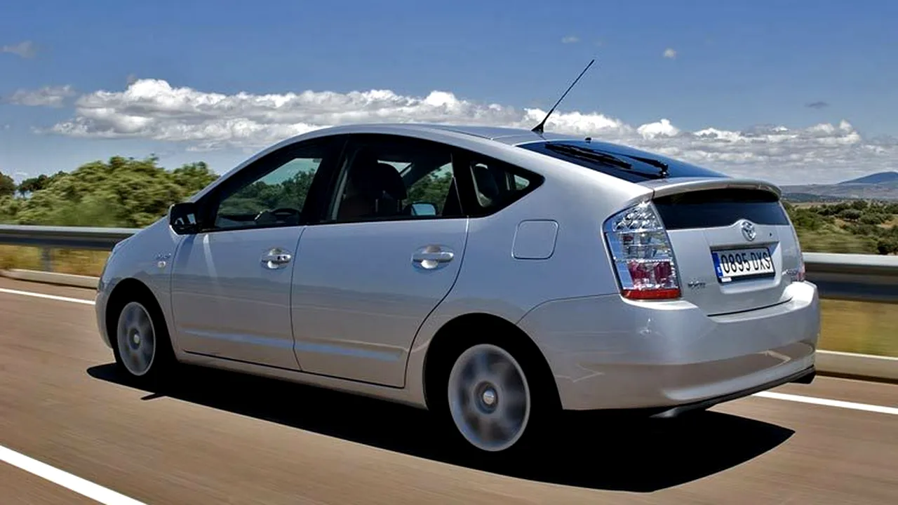 Toyota va chema în service 1,9 milioane de automobile Prius pentru a remedia o eroare software