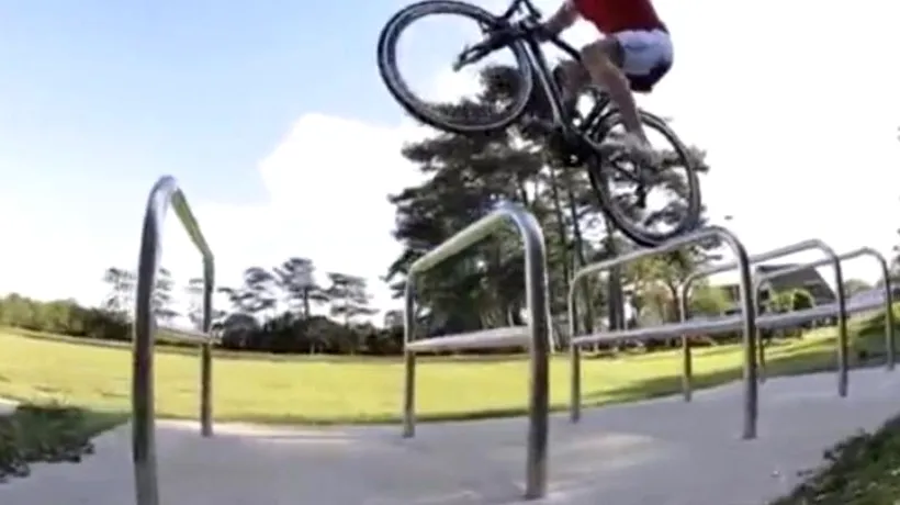 VIDEO. Ce poți să faci cu o bicicletă de 10.000 de lire