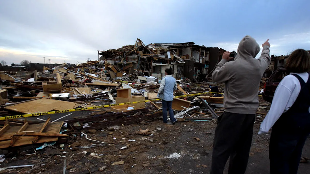 Optsprezece persoane au murit în urma tornadelor și inundațiilor din statul american Oklahoma