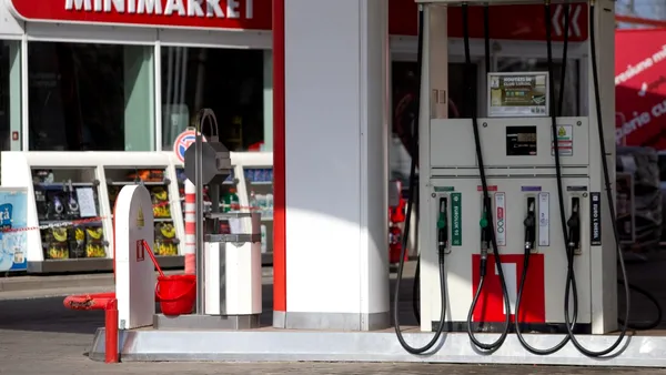 Ce PREȚURI au carburanţii vineri, 23 mai 2025. Benzina standard costă mai mult