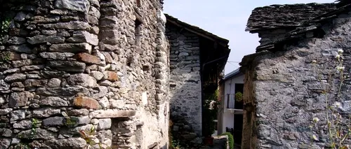 Cât trebuie să plătești pentru un sat din Italia. Oferta a fost postată pe eBay