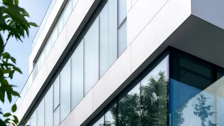 (P) Cum influențează iluminarea naturală consumul de energie și confortul