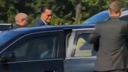 VIDEO - INCIDENTUL secretarului de presă al lui Mitt Romney cu jurnaliștii americani la Varșovia